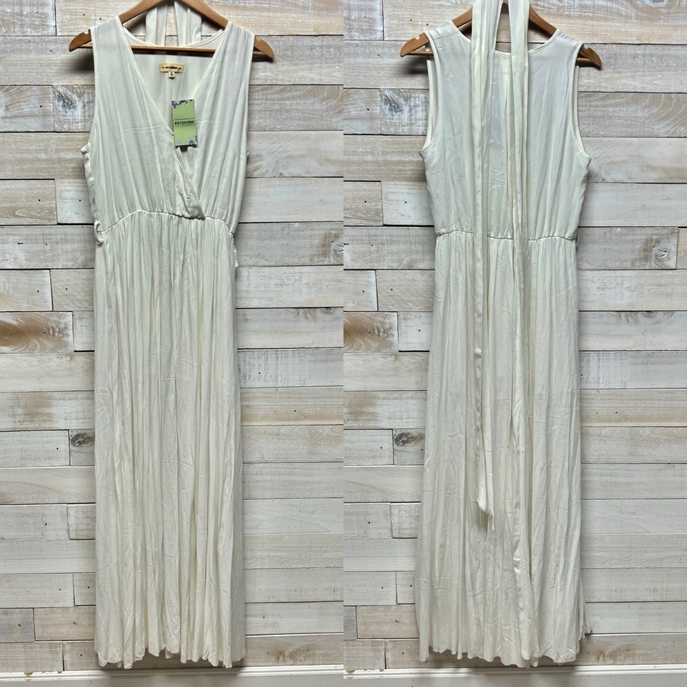 Eesome Cream Maxi Dress